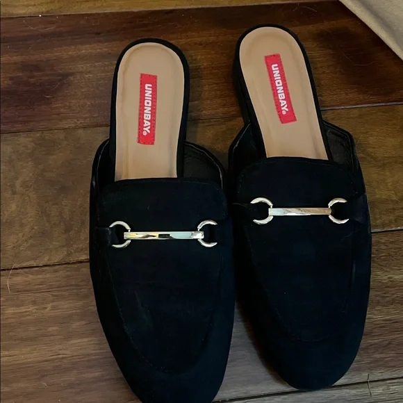 UNIONBAY Women's Black Suede Loafers - Picture 2 of 4
